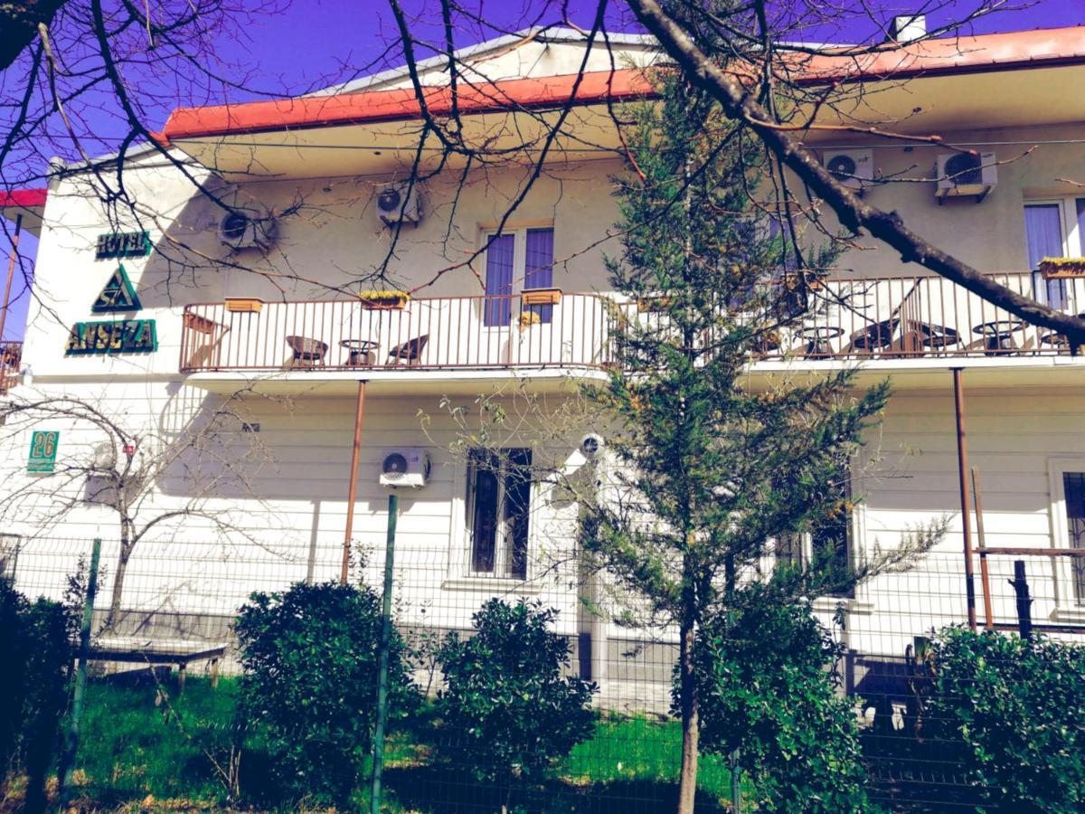 Anseza Hotel Kutaisi Ngoại thất bức ảnh
