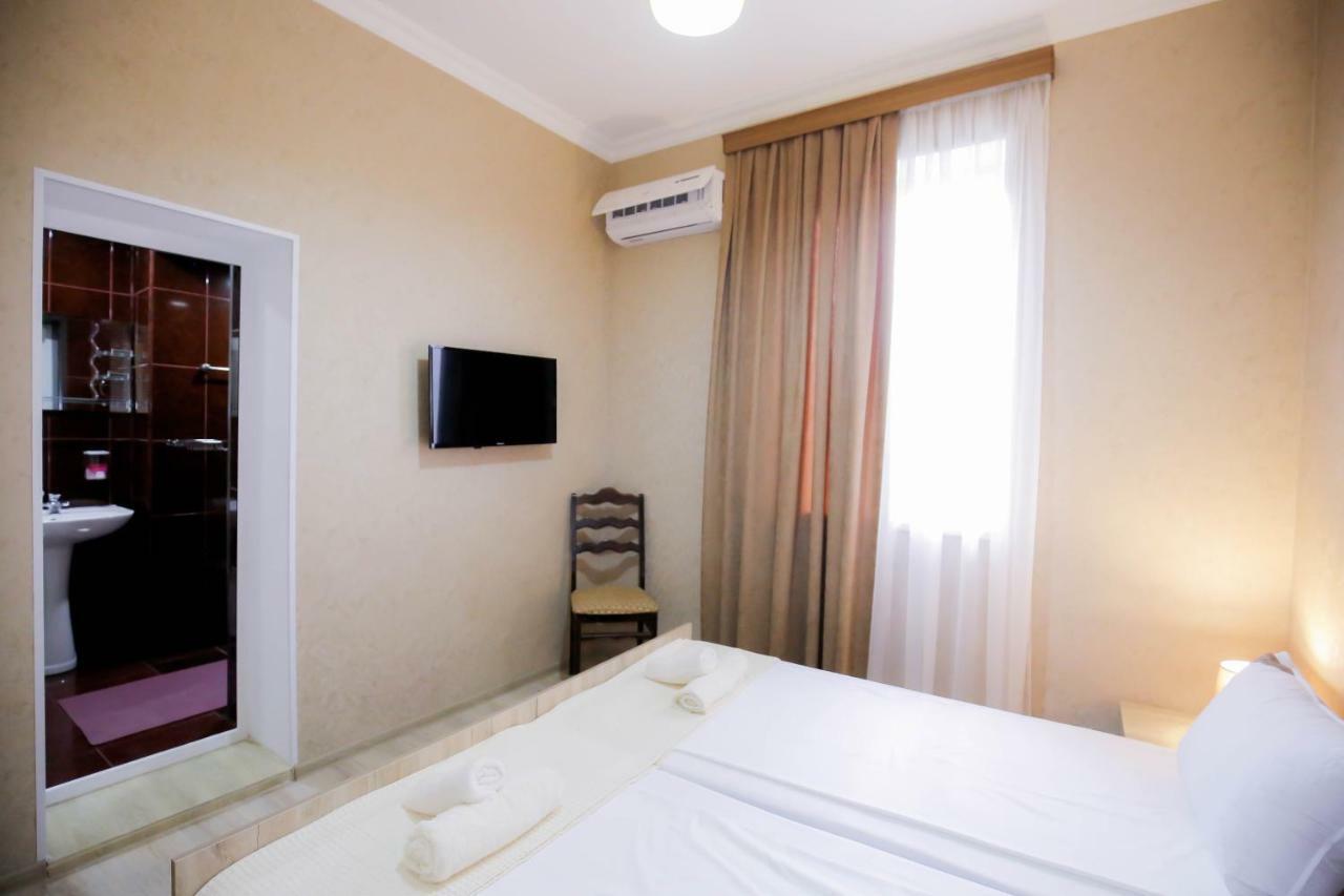 Anseza Hotel Kutaisi Ngoại thất bức ảnh