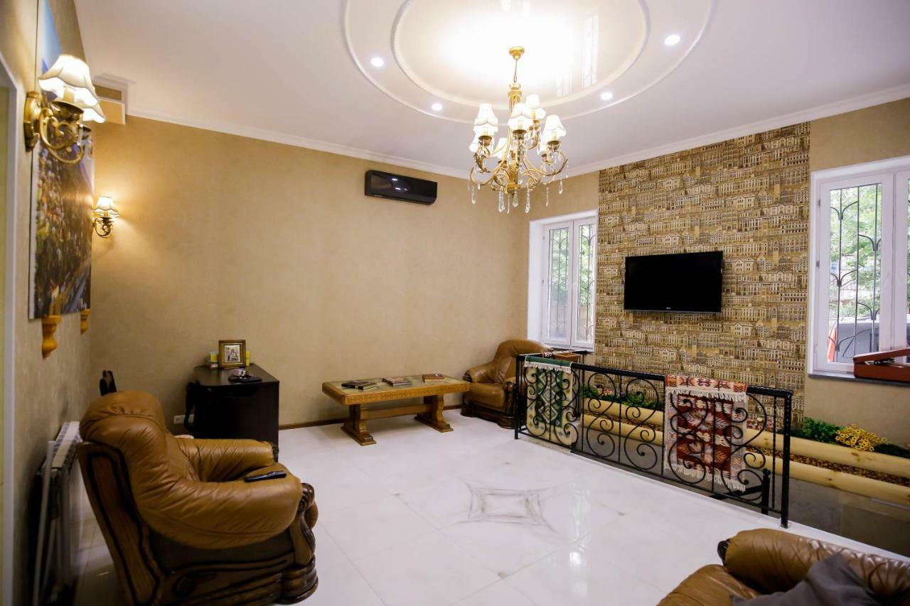 Anseza Hotel Kutaisi Ngoại thất bức ảnh